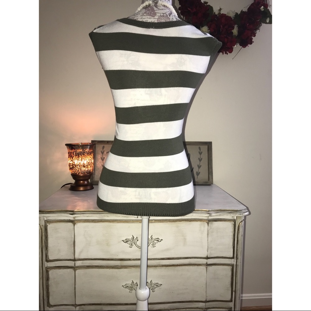 Top - Picture 3 of 4